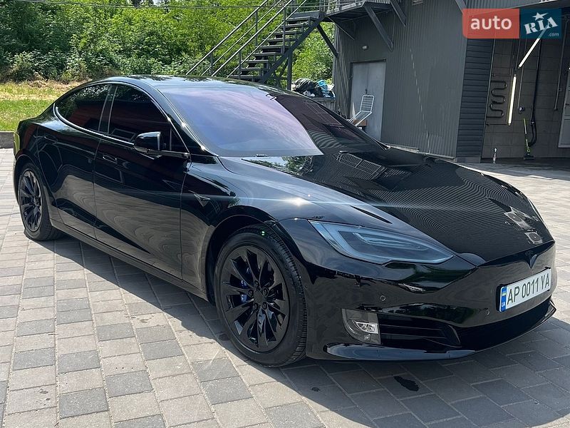 Tesla Model S 2018
