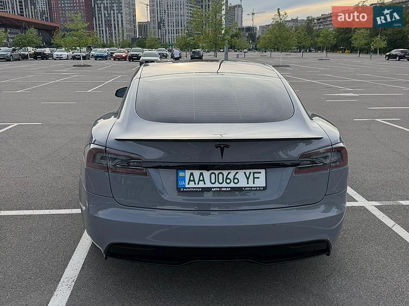Лифтбек Tesla Model S 2021 в Киеве