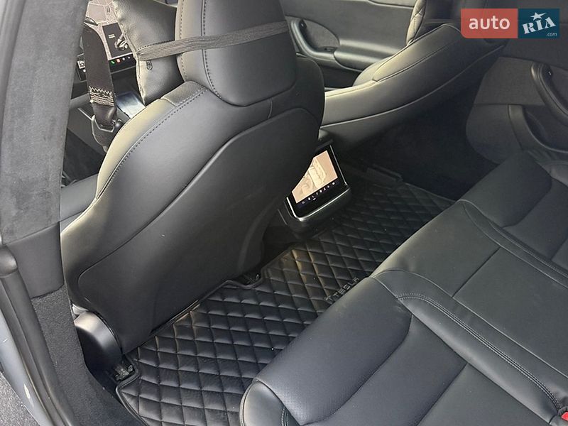 Лифтбек Tesla Model S 2021 в Киеве