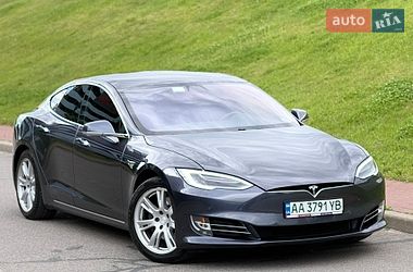 Tesla Model S  2020