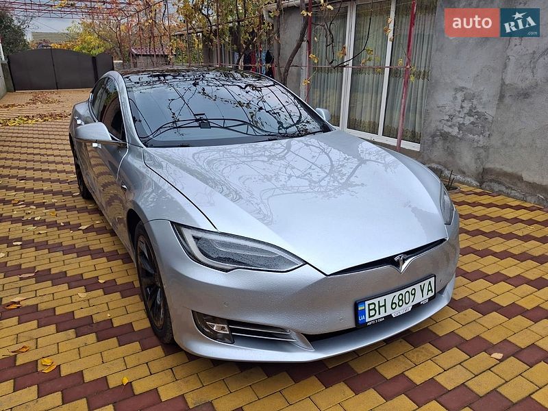 Лифтбек Tesla Model S 2018 в Татарбунарах Лифтбек Tesla Model S 2018 в Татарбунарах