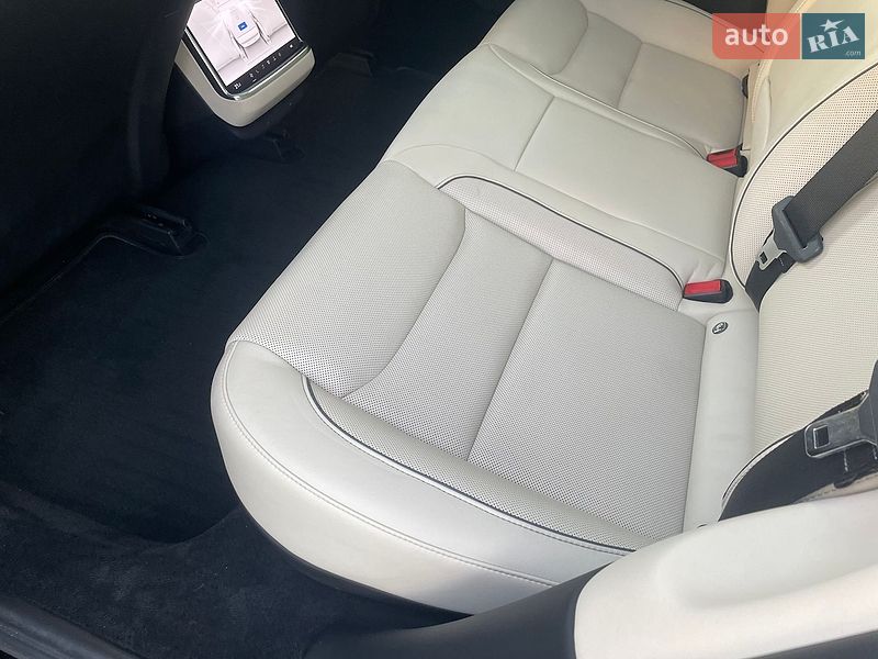 Лифтбек Tesla Model S 2023 в Львове