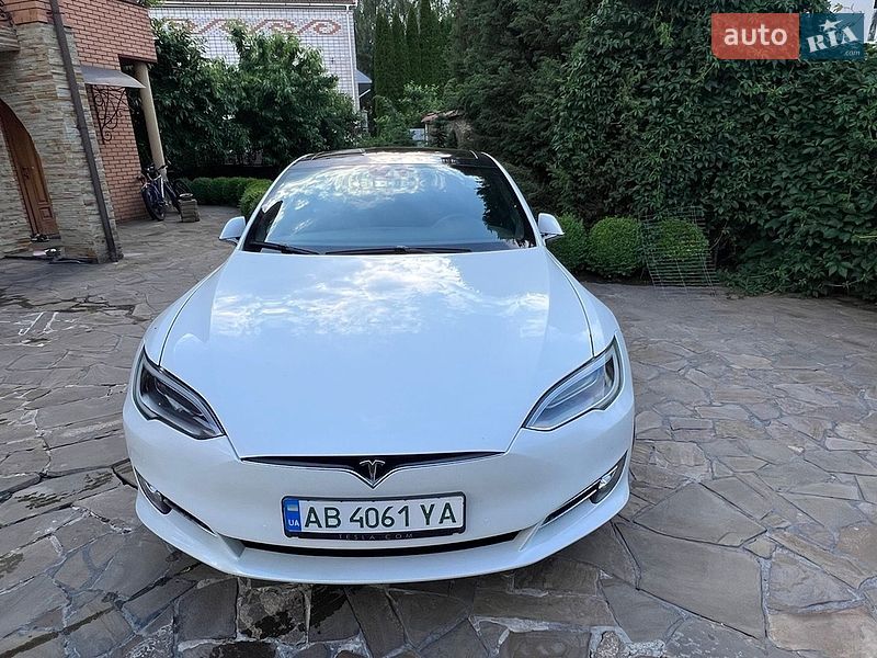 Tesla Model S 2016