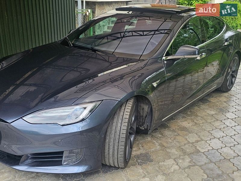 Лифтбек Tesla Model S 2017 в Стрые