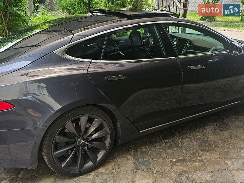 Лифтбек Tesla Model S 2017 в Стрые