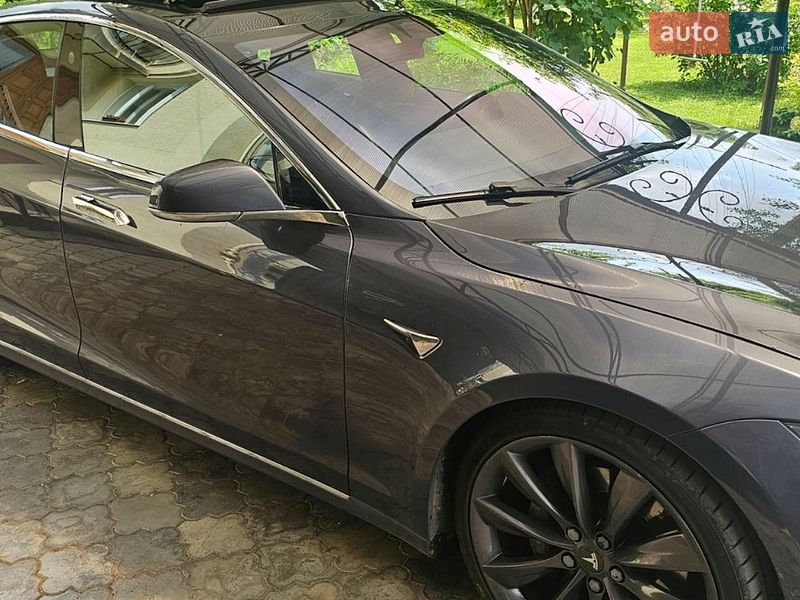 Лифтбек Tesla Model S 2017 в Стрые