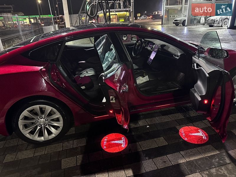Лифтбек Tesla Model S 2016 в Львове фото 6 Лифтбек Tesla Model S 2016 в Львове
