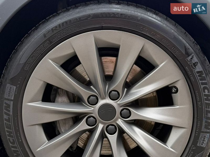 Лифтбек Tesla Model S 2016 в Кривом Роге