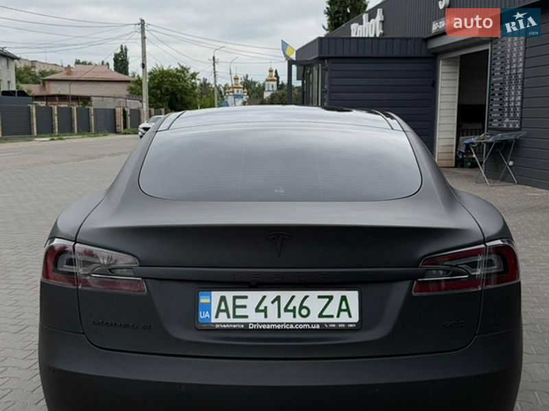 Лифтбек Tesla Model S 2016 в Кривом Роге