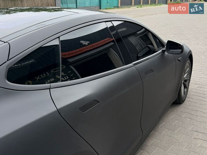 Лифтбек Tesla Model S 2016 в Кривом Роге