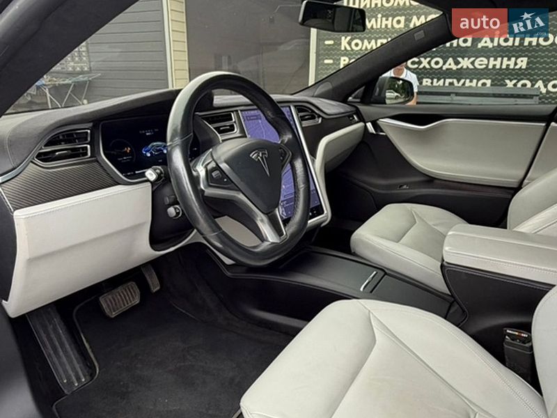 Лифтбек Tesla Model S 2016 в Кривом Роге