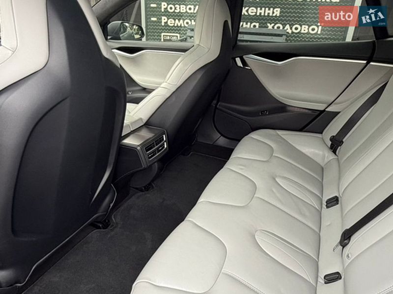 Лифтбек Tesla Model S 2016 в Кривом Роге