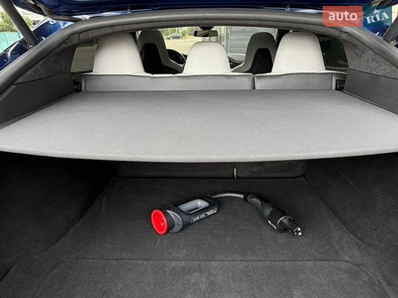 Лифтбек Tesla Model S 2016 в Кривом Роге