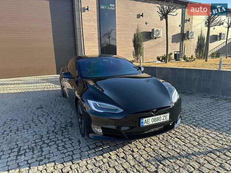 Tesla Model S 2018