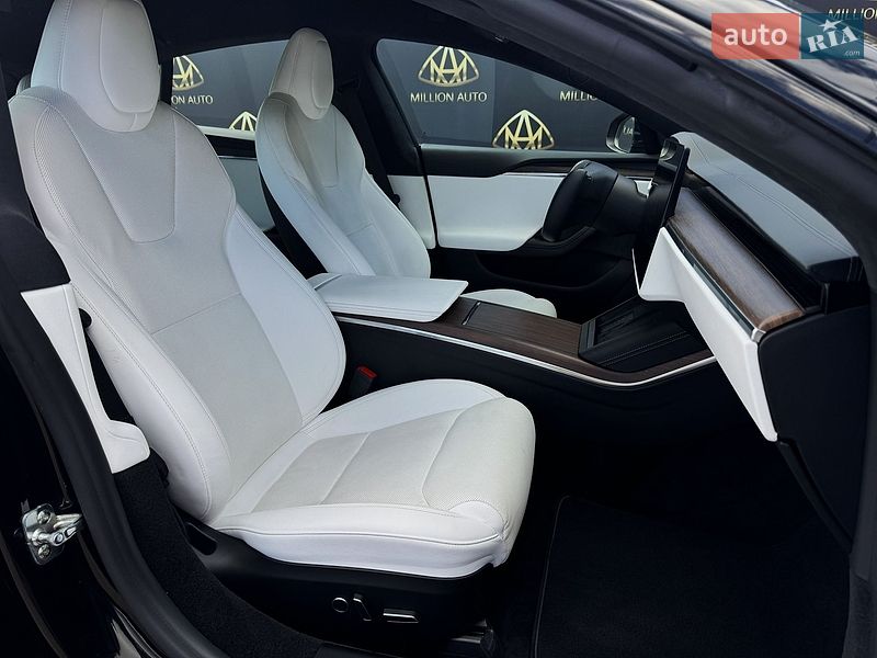 Лифтбек Tesla Model S 2022 в Киеве