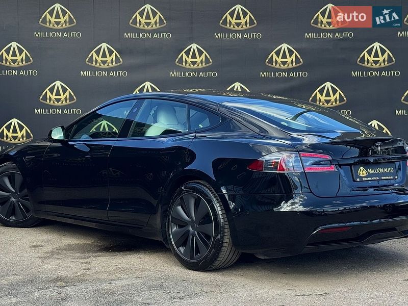 Лифтбек Tesla Model S 2022 в Киеве