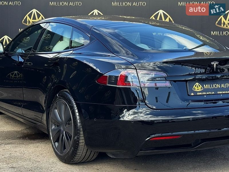 Лифтбек Tesla Model S 2022 в Киеве