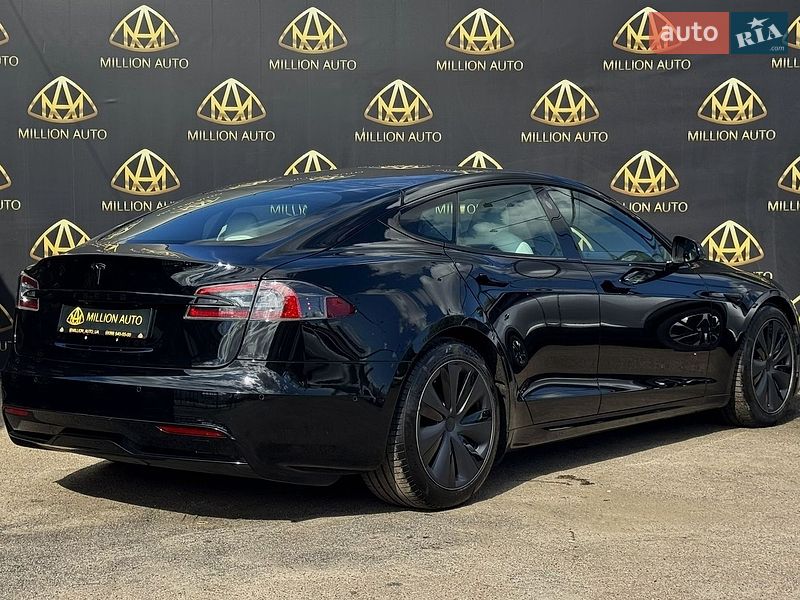Лифтбек Tesla Model S 2022 в Киеве