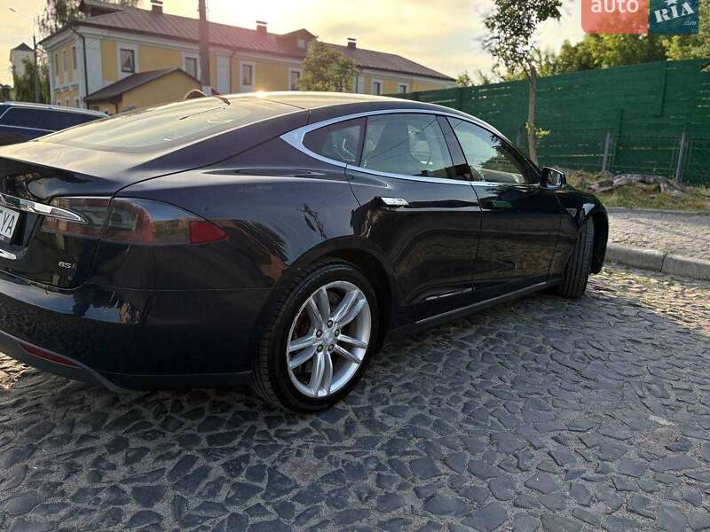 Лифтбек Tesla Model S 2014 в Луцке