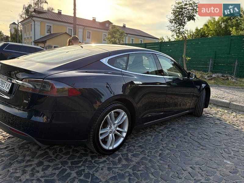 Лифтбек Tesla Model S 2014 в Луцке