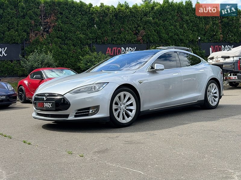 Ліфтбек Tesla Model S 2015 в Києві