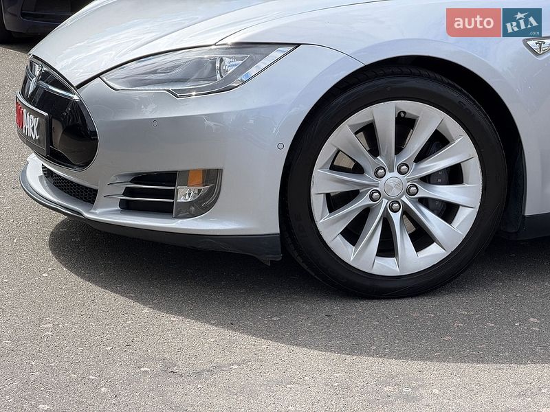 Ліфтбек Tesla Model S 2015 в Києві