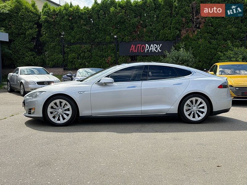Ліфтбек Tesla Model S 2015 в Києві