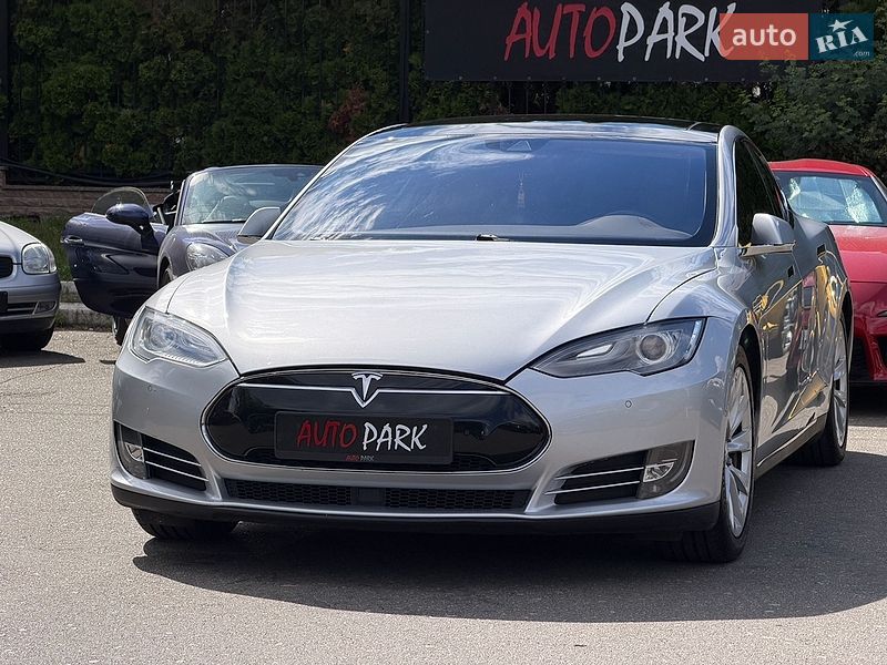 Ліфтбек Tesla Model S 2015 в Києві