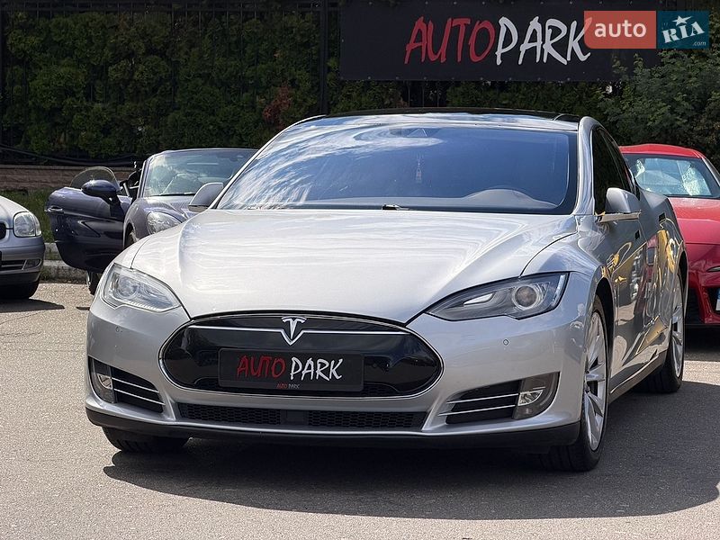 Ліфтбек Tesla Model S 2015 в Києві