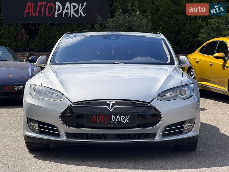 Ліфтбек Tesla Model S 2015 в Києві