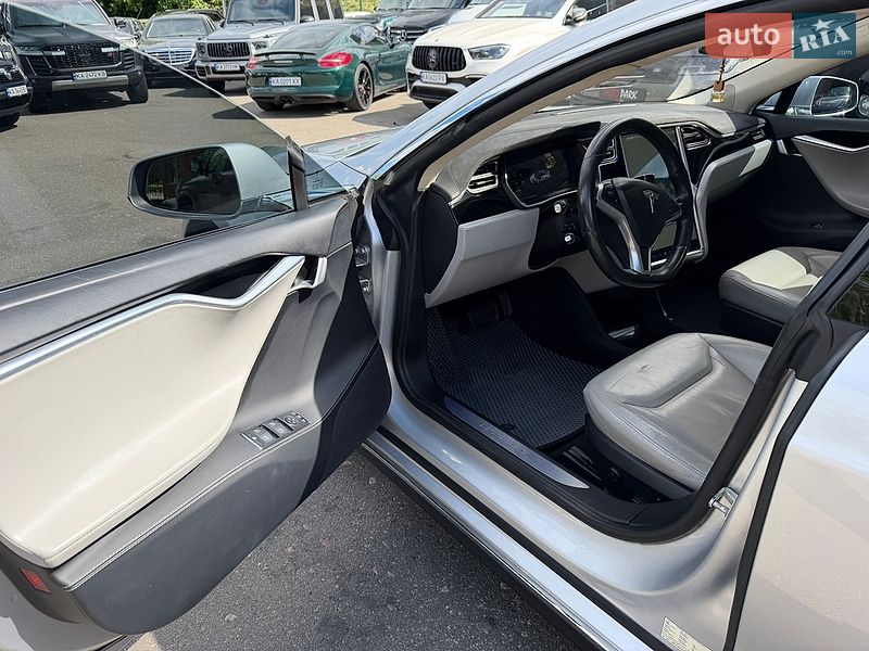 Ліфтбек Tesla Model S 2015 в Києві