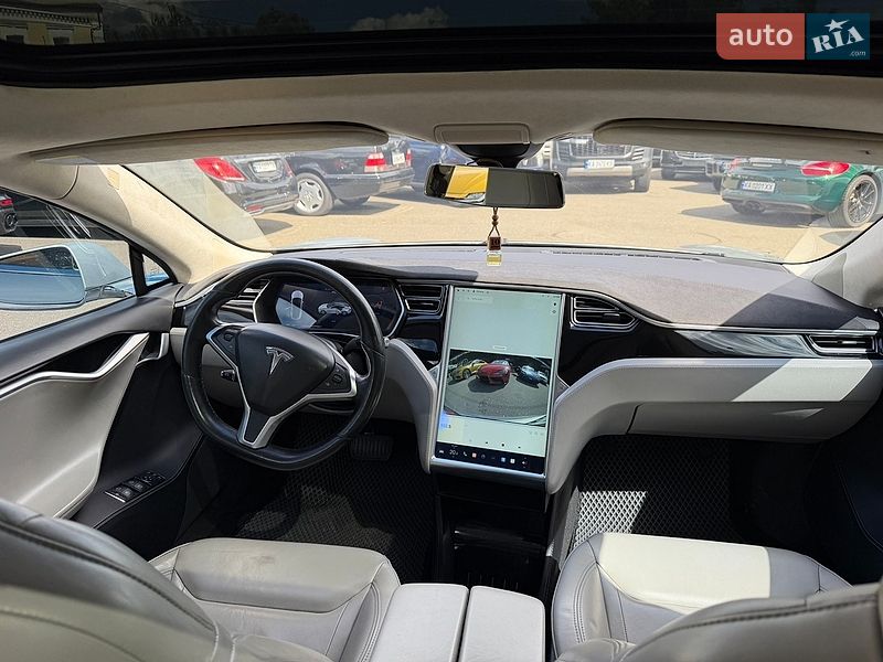Ліфтбек Tesla Model S 2015 в Києві