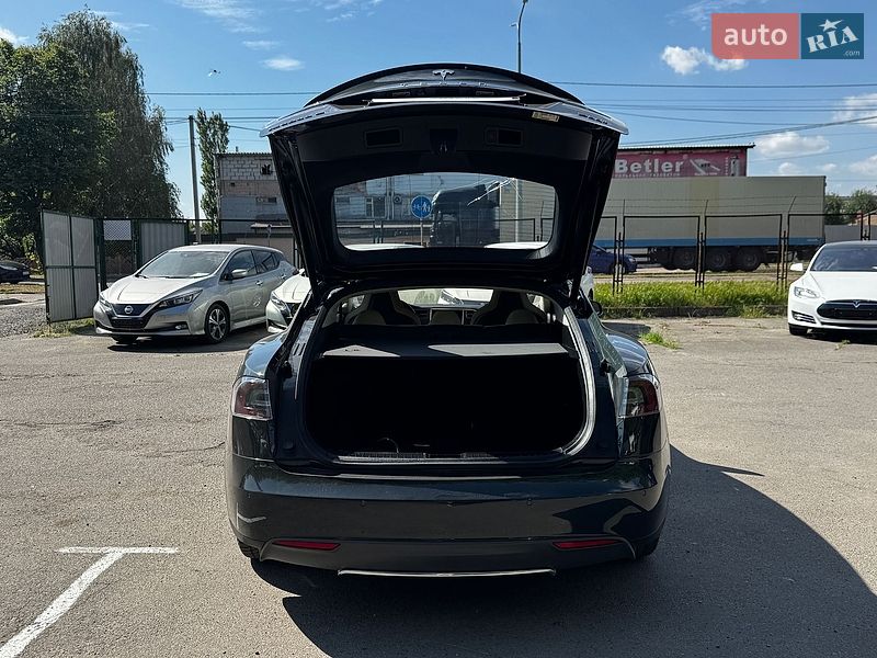 Ліфтбек Tesla Model S 2014 в Луцьку