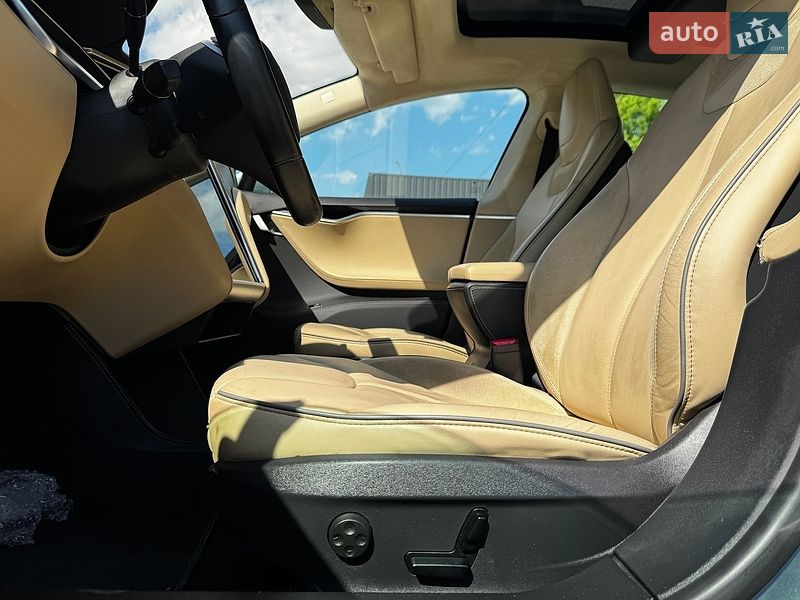 Ліфтбек Tesla Model S 2014 в Луцьку