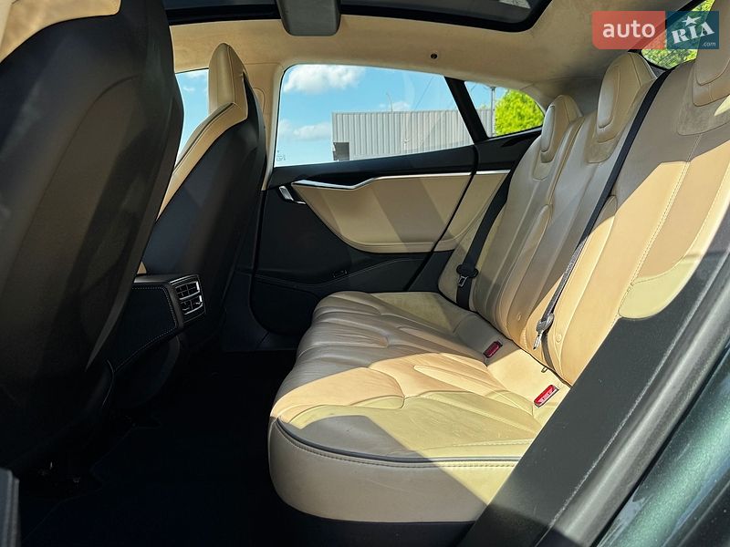 Ліфтбек Tesla Model S 2014 в Луцьку