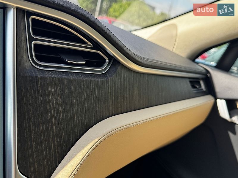 Ліфтбек Tesla Model S 2014 в Луцьку