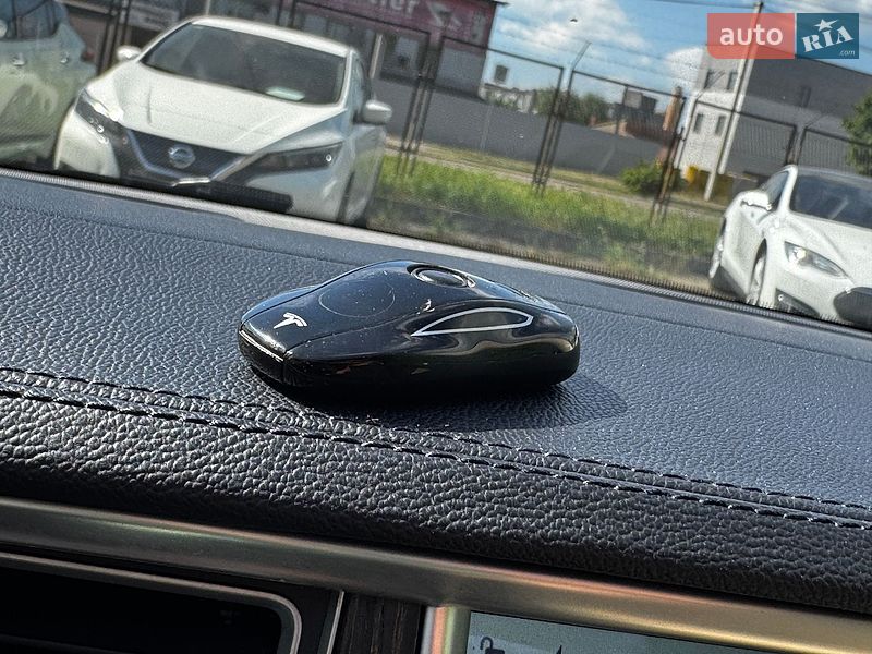 Ліфтбек Tesla Model S 2014 в Луцьку
