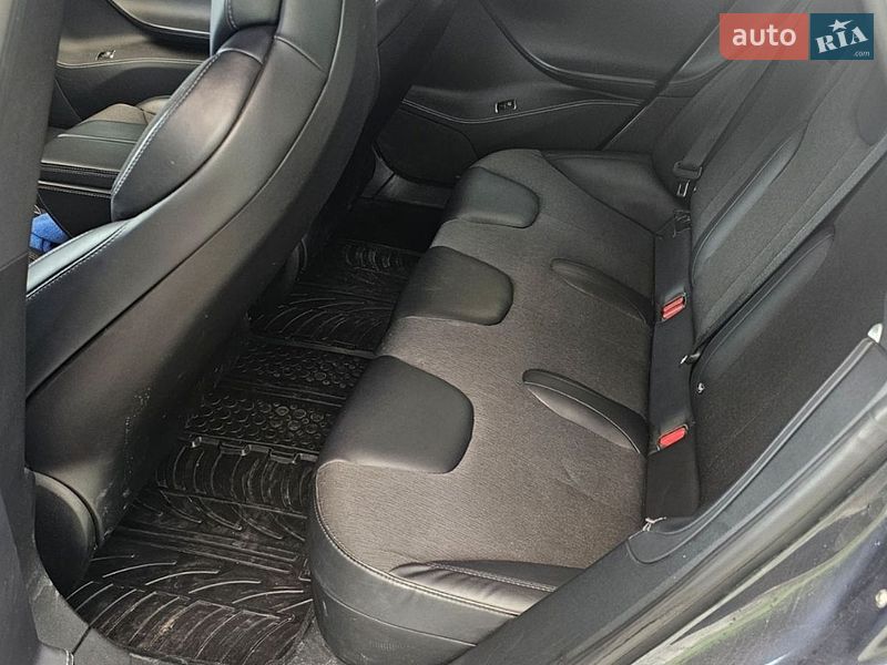Лифтбек Tesla Model S 2017 в Стрые