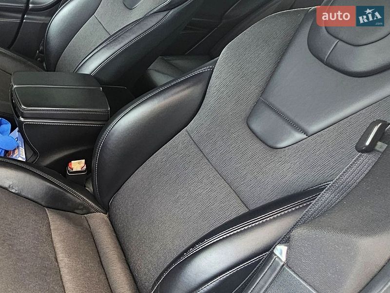 Лифтбек Tesla Model S 2017 в Стрые