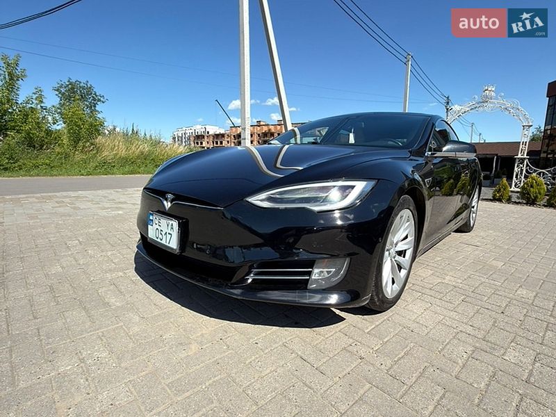 Лифтбек Tesla Model S 2016 в Черновцах