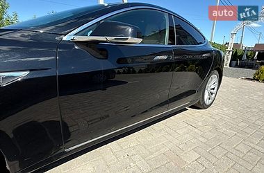 Лифтбек Tesla Model S 2016 в Черновцах