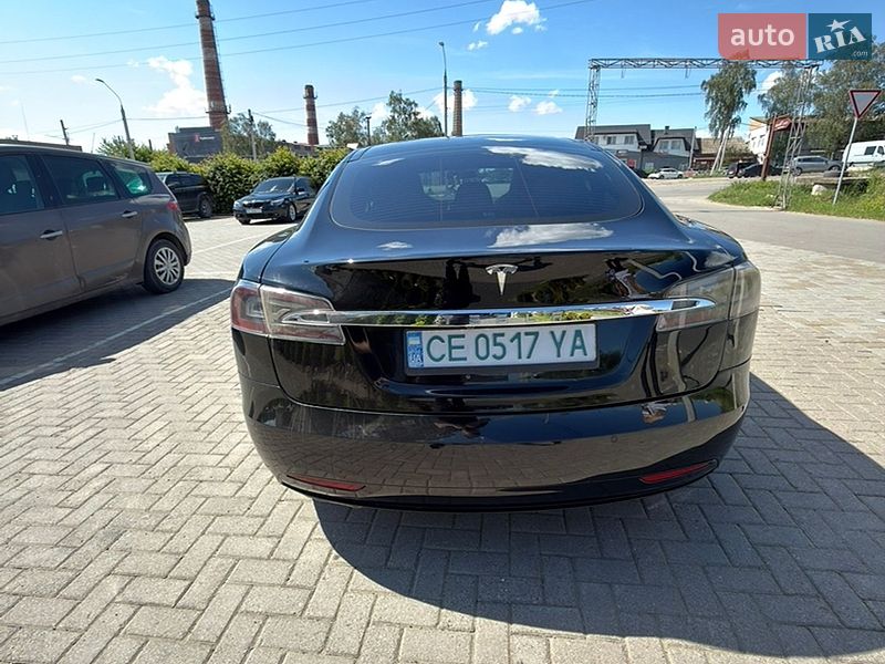 Лифтбек Tesla Model S 2016 в Черновцах