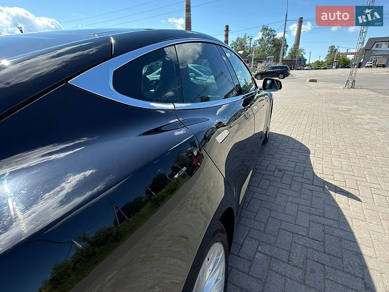 Лифтбек Tesla Model S 2016 в Черновцах