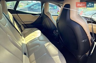 Лифтбек Tesla Model S 2016 в Черновцах