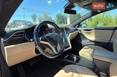 Лифтбек Tesla Model S 2016 в Черновцах