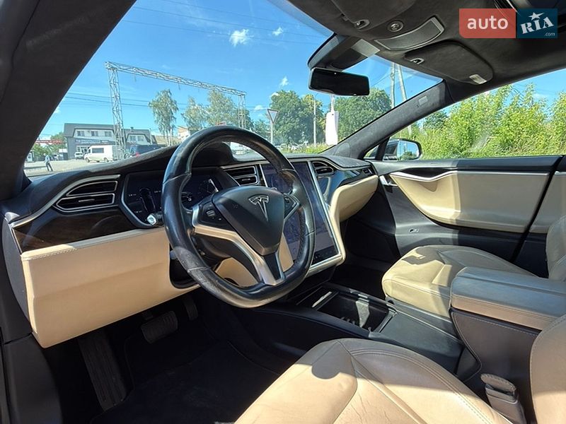 Лифтбек Tesla Model S 2016 в Черновцах