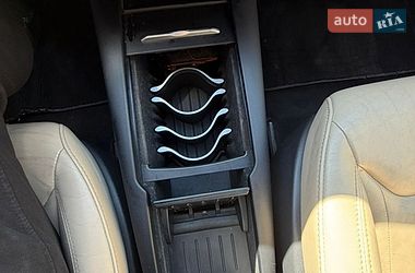 Лифтбек Tesla Model S 2016 в Черновцах