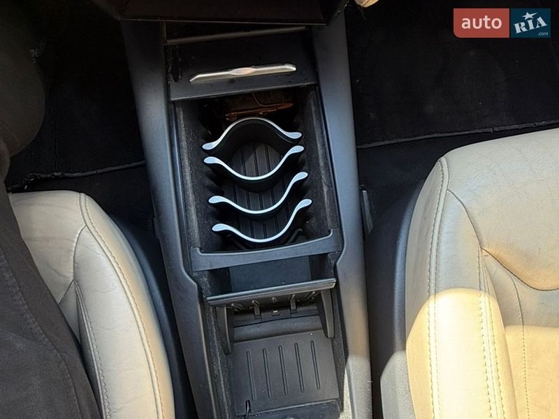 Лифтбек Tesla Model S 2016 в Черновцах
