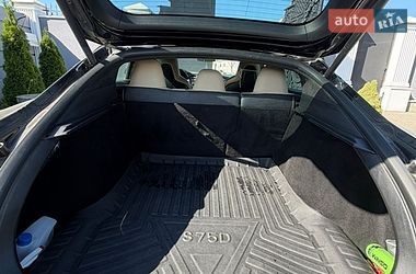 Лифтбек Tesla Model S 2016 в Черновцах