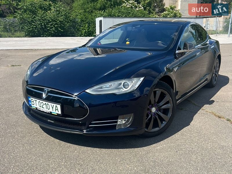 Tesla Model S 2015